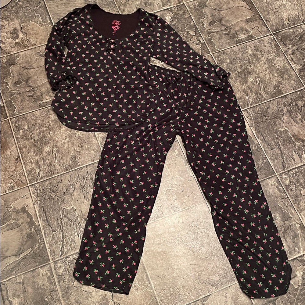 BETSY JOHNSON Women’s Floral Rosette Fleecey Ruffle Pajama Set Coquette Cozy